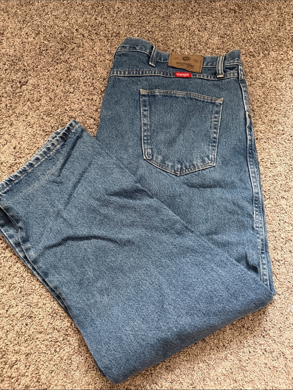 Wrangler Classic Straight Jeans in Denim Blue with Red Tab